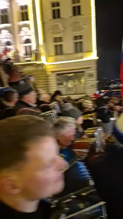 Accordion players: After the girl