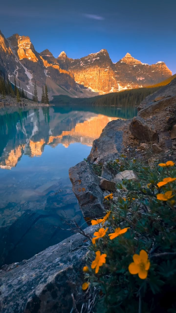 The most beautiful mountain sunrise in Canada 🇨🇦 Moraine Lake