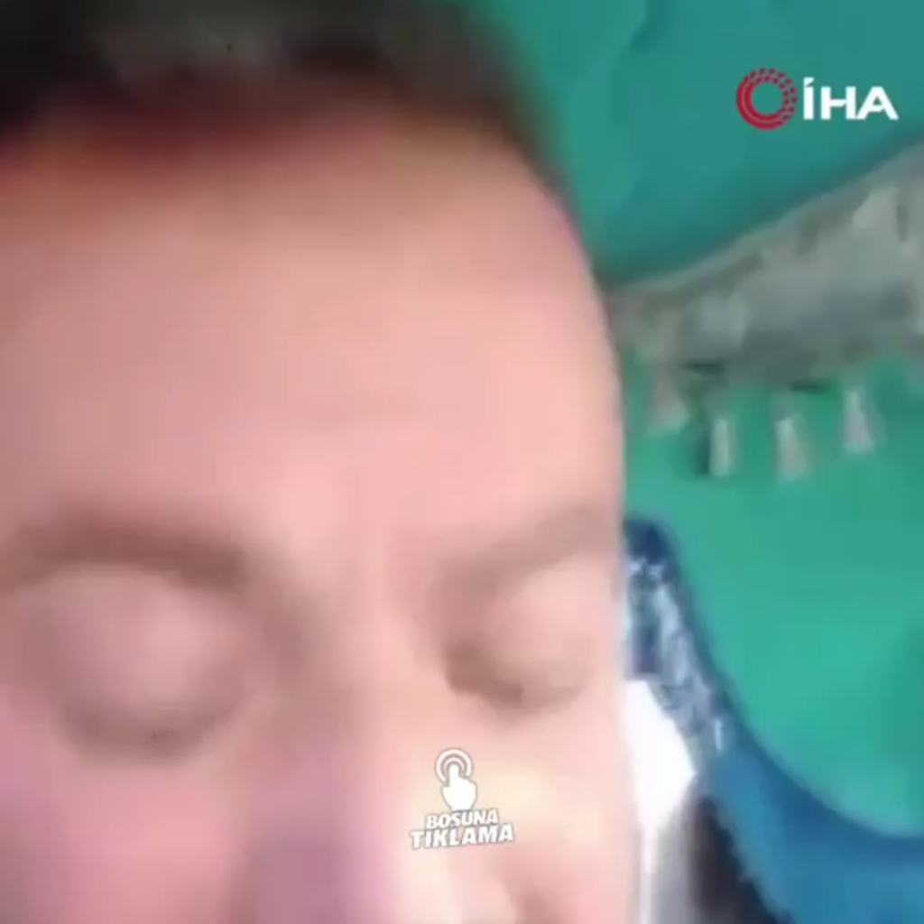 NSFW | In Kahramanmaraş Afşin, Nuh Mercimek set himself on fire on live broadcast, saying that he was fired and beaten by municipal employees. Mercimek, the father of 5 children, who was hospitalized, died.