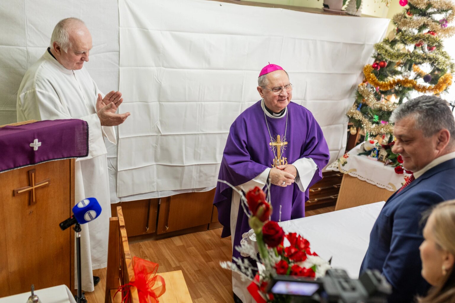 Christmas reversed in Slovakia: Why homeless people gave Metropolitan Archbishop Bernard Bober a wooden bench