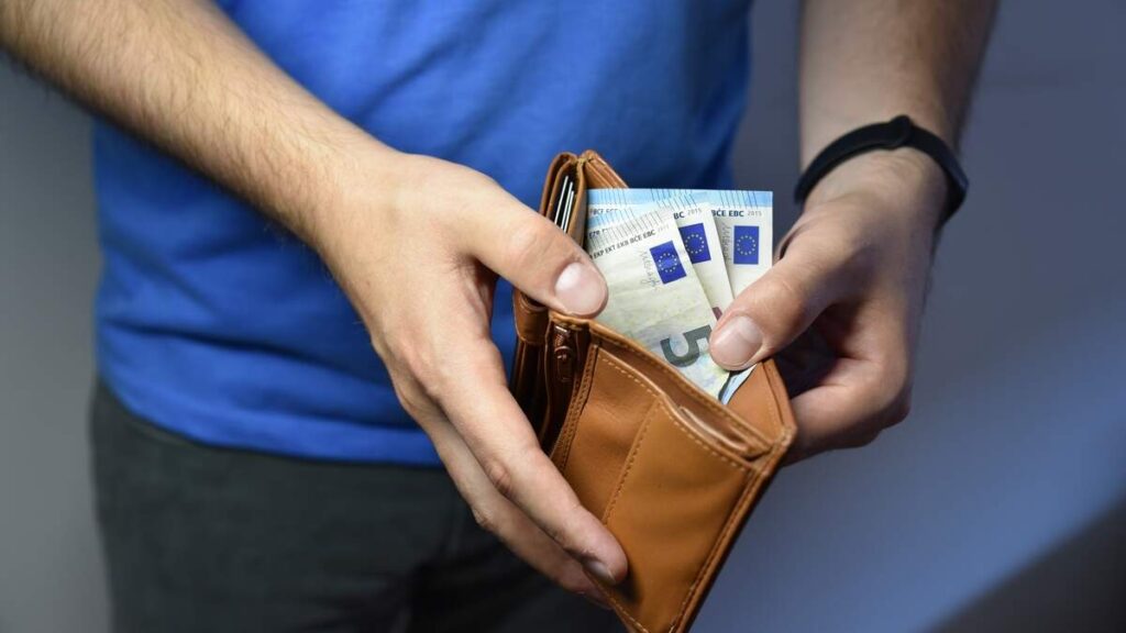 Luxembourg’s inflation continued to climb in November, driven by price rises in energy and services, with mixed trends in food and travel prices