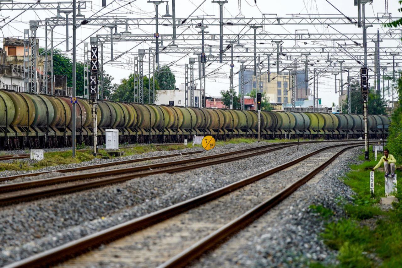 Armenia’s Pashinyan pushes urgent repair of rail links to Türkiye and Azerbaijan