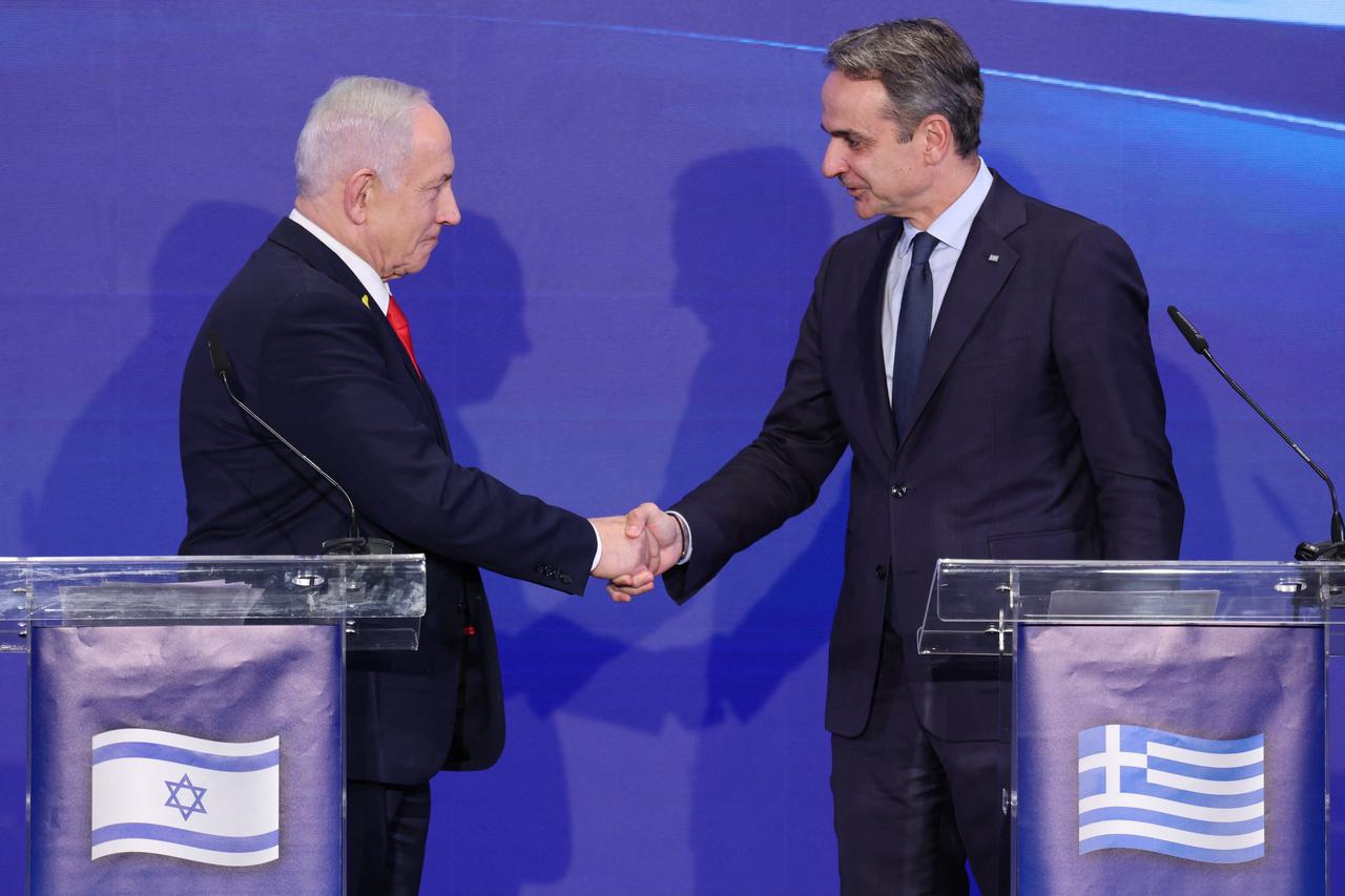 Israeli Prime Minister Benjamin Netanyahu (L) shakes hands with Greek Prime Minister Kyriakos Mitsotakis during a joint press conference together with Greek Cypriot Leader Nikos Christodoulides (not pictured) after a trilateral meeting in Jerusalem, Israel on Dec. 22, 2025. (AFP Photo)