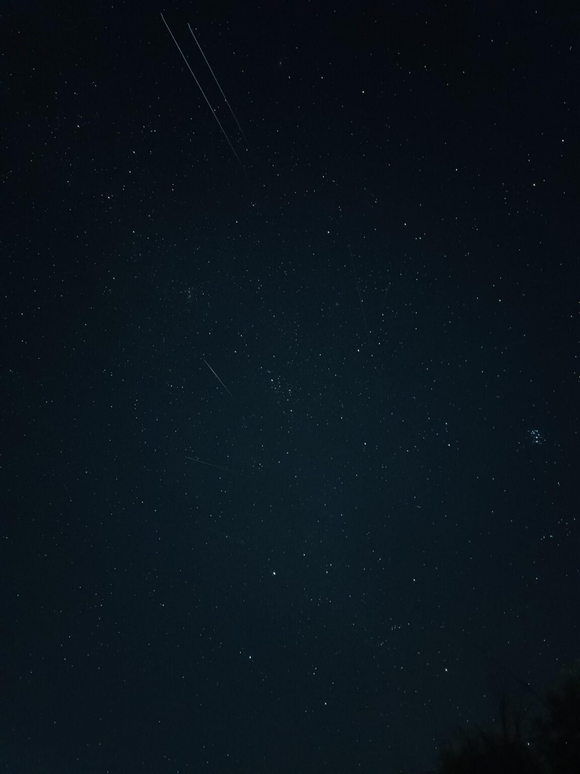 captured with my phone , i thought it was pretty cool