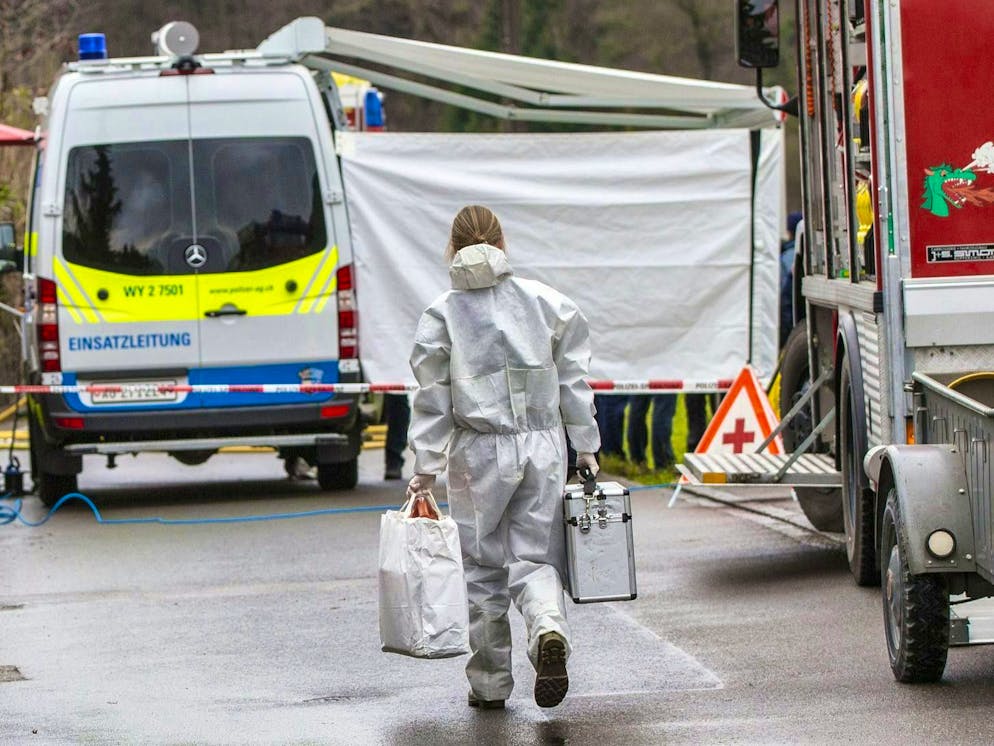 After the crime, the area is cordoned off. Investigators begin collecting evidence.