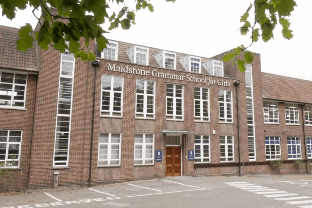 Teacher who asked teenage girl about her ‘kinks’ banned from classroom