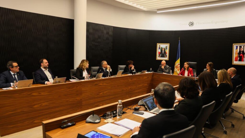 Rosa Gili charges against DA to authorize the construction of the towers