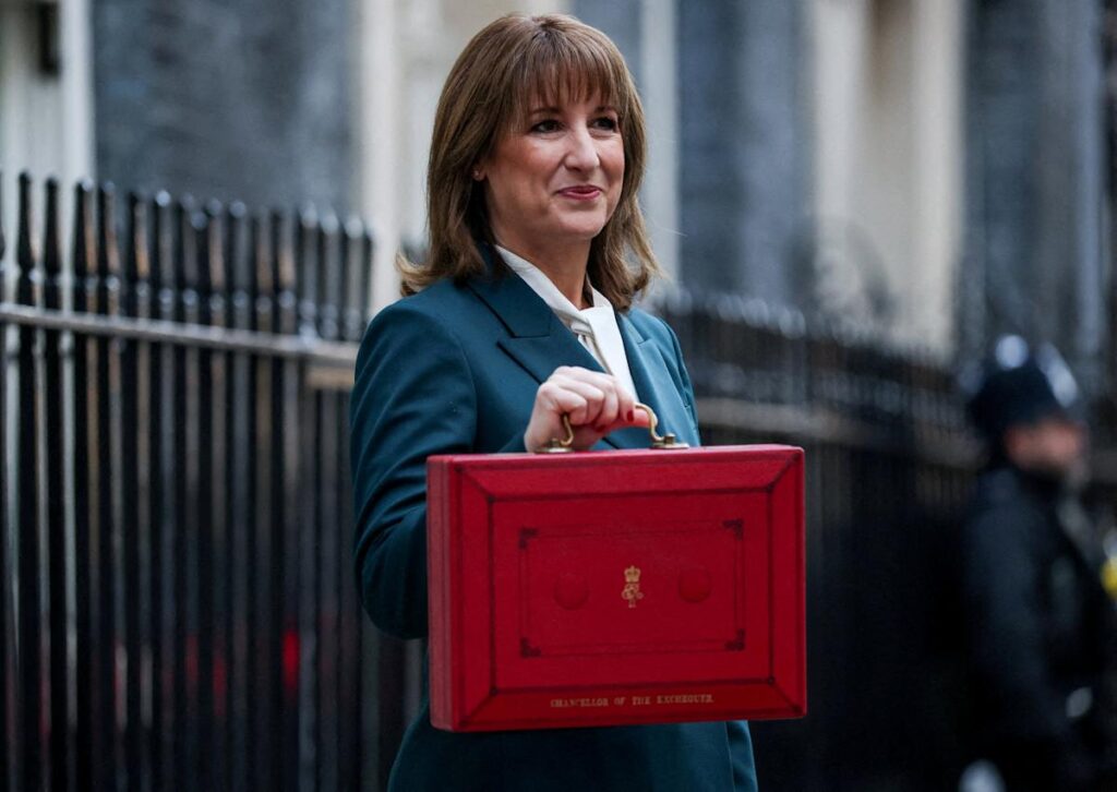 UK economy unexpectedly contracts by 0.1% in October ahead of budget