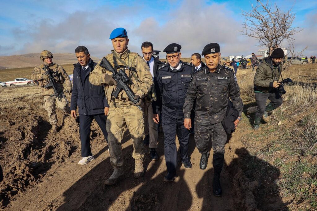 Libyan military delegation members arrive at the wreckage site following the crash of a Libya-bound business jet at Haymana district in Ankara on December 24, 2025. (AFP Photo)