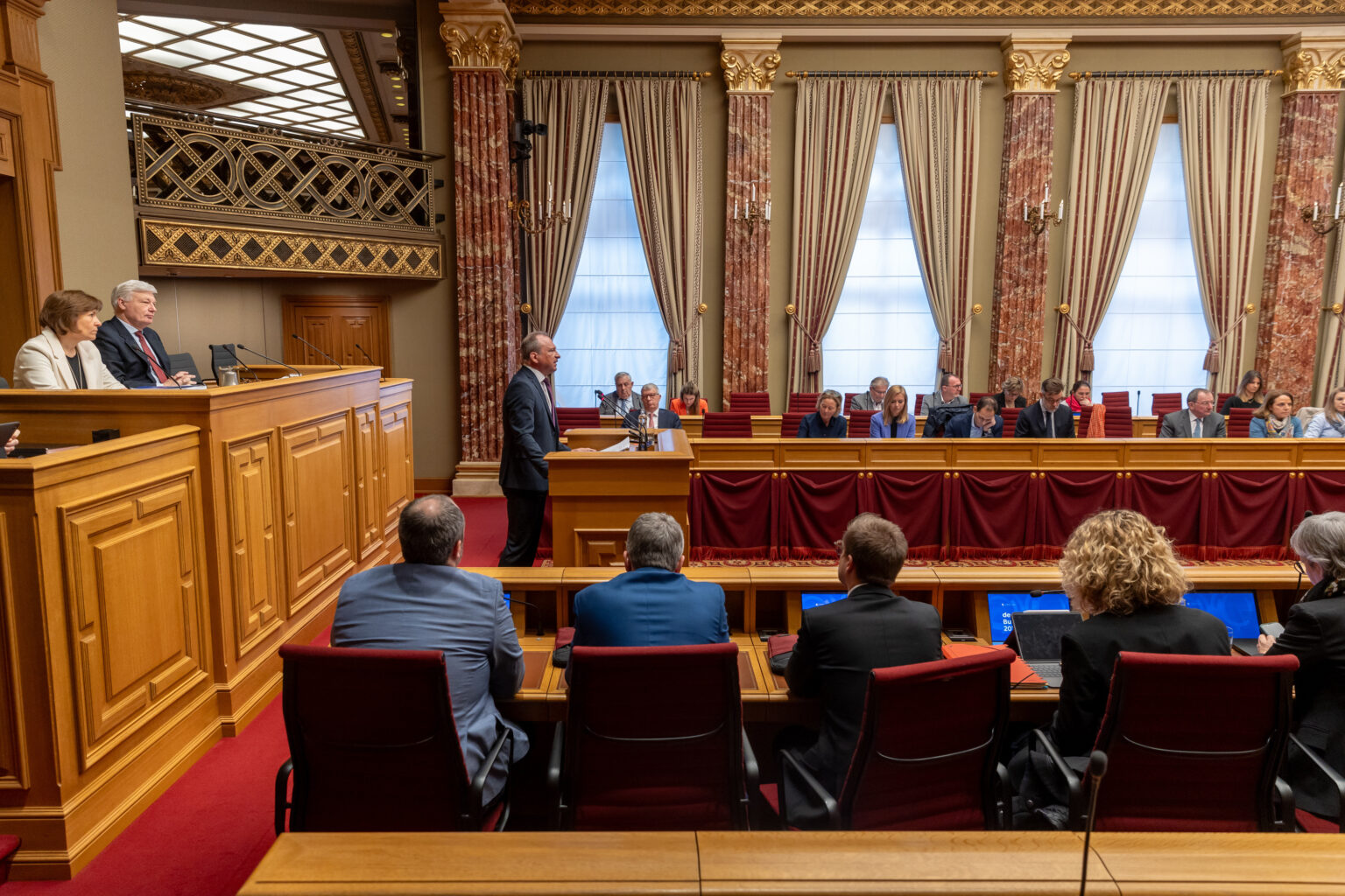 Parliamentary finance committee accepts budget report