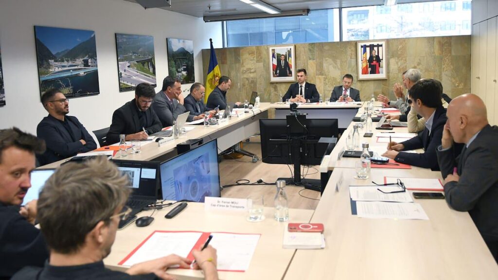 The communes of the central valley have three months to endorse the route of the tramway