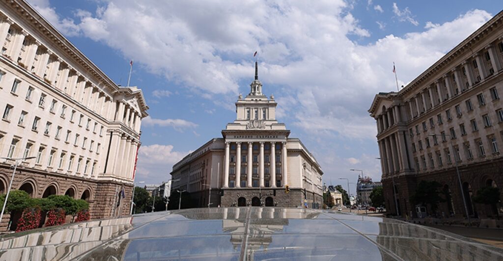 Bulgarian MPs approve bill to prolong 2025 Budget Act provisions – The Sofia Globe
