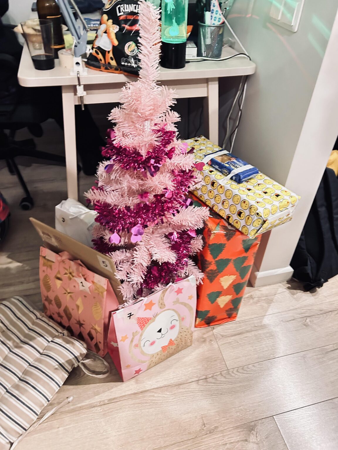 Gifts for sale, 80 ceinari