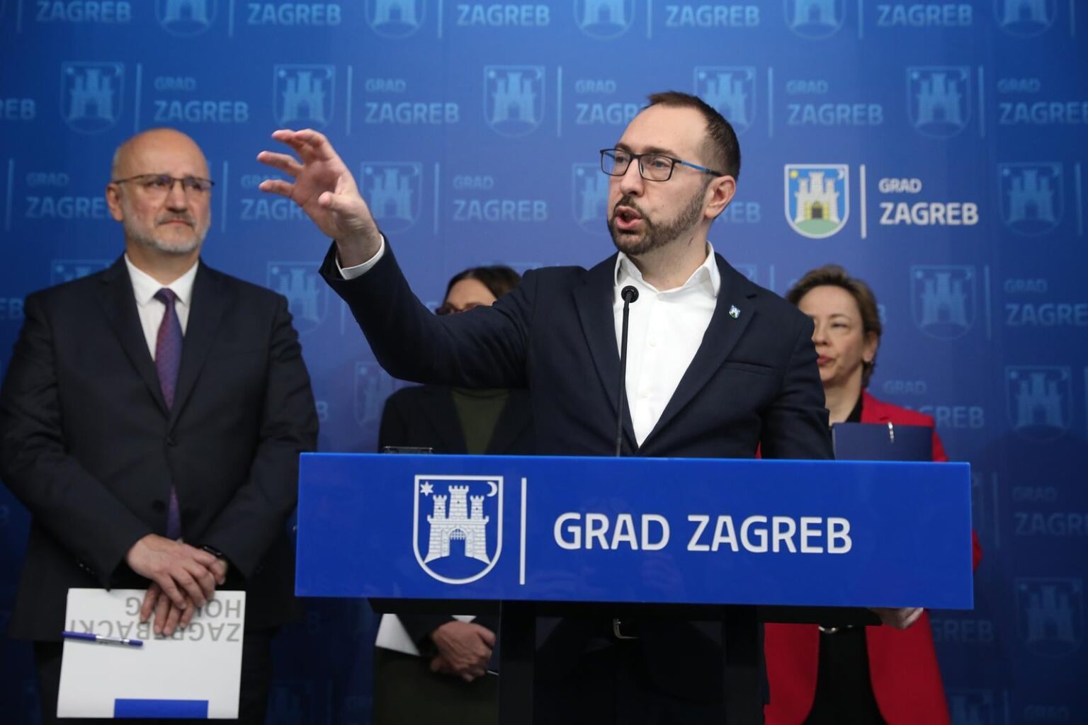 HŽ Infrastruktur, the Ministry of Defense and the City of Zagreb agreed on the route of the railway connection from the Central Station to Zagreb Airport. The new 17.26-kilometer long line includes almost three kilometers of tunnels, but the first train will not run until the next decade
