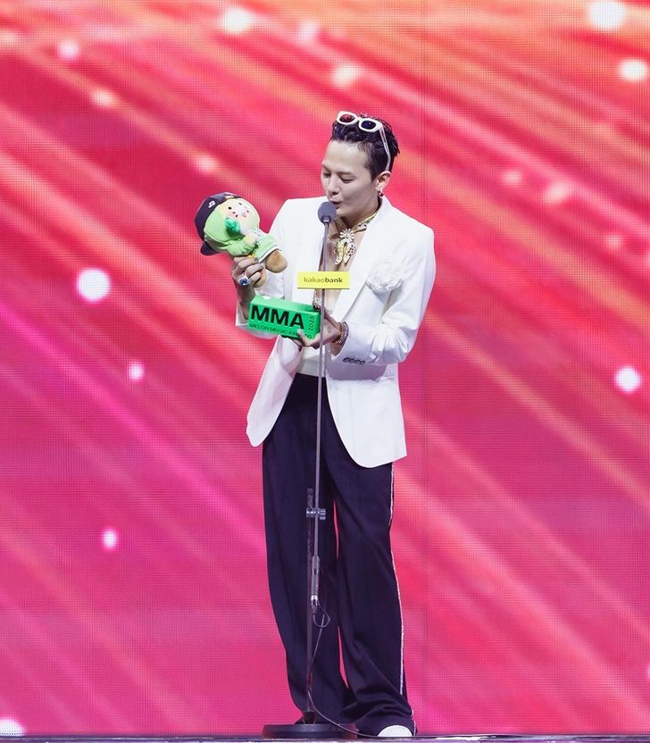 G-Dragon speaks during his acceptance speech during Melon Music Awards ceremony at Gocheok Sky Dome in Seoul, Saturday. Courtesy of Kakao Entertainment