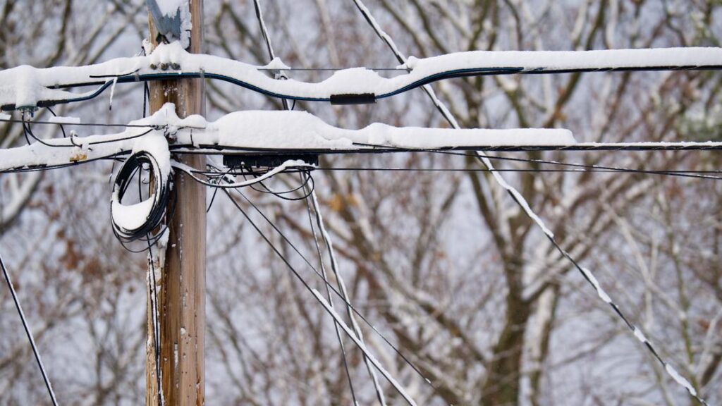 Consumers Energy mobilizes nearly 500 crews ahead of winter storm