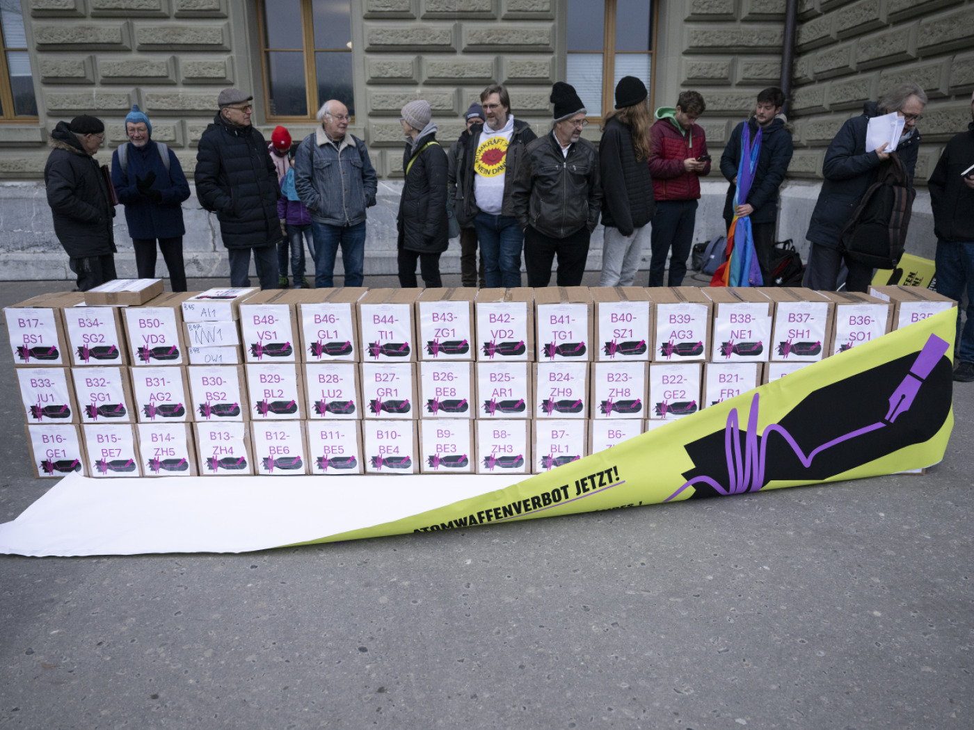 Popular initiative to ban nuclear weapons