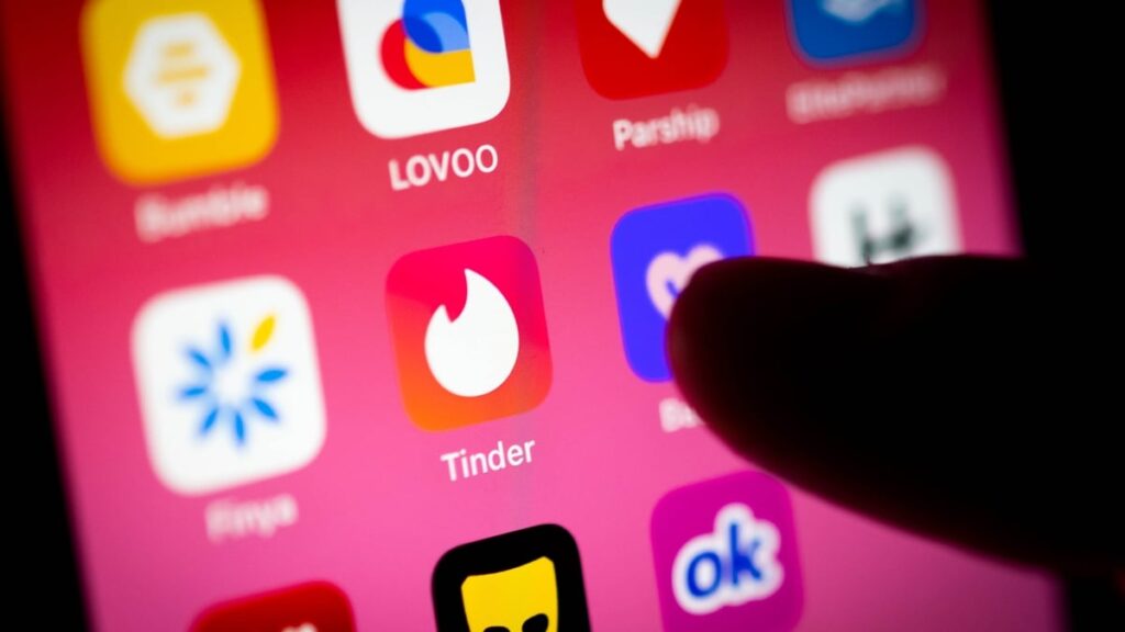 Tough job market has people using dating apps to get interviews