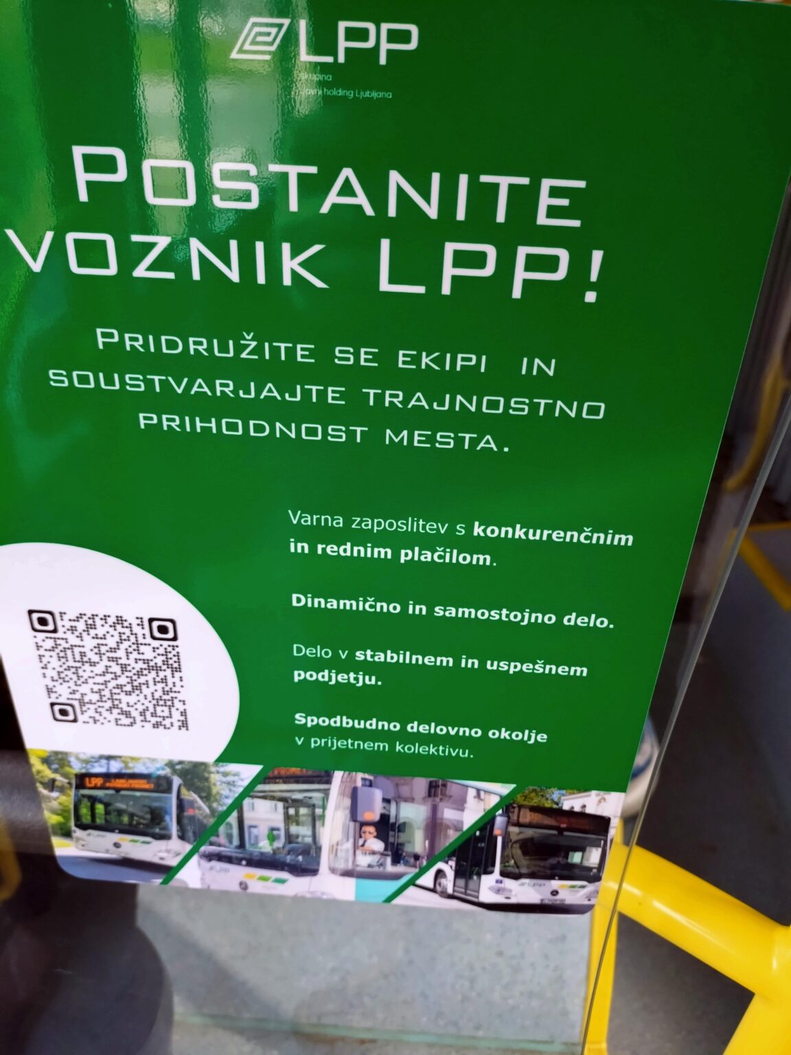 The crisis with the drivers is such that they are already looking for them with advertisements on the bus itself, but they will not write down the salary, because I hope people know this.