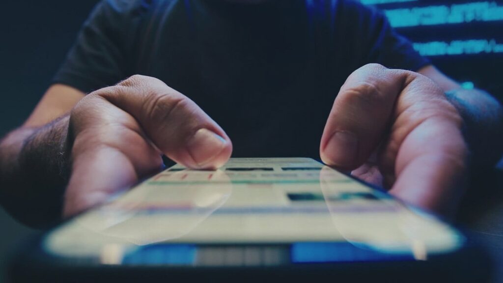 AI-powered scams surge this holiday season, targeting shoppers with personalized emails and fake websites