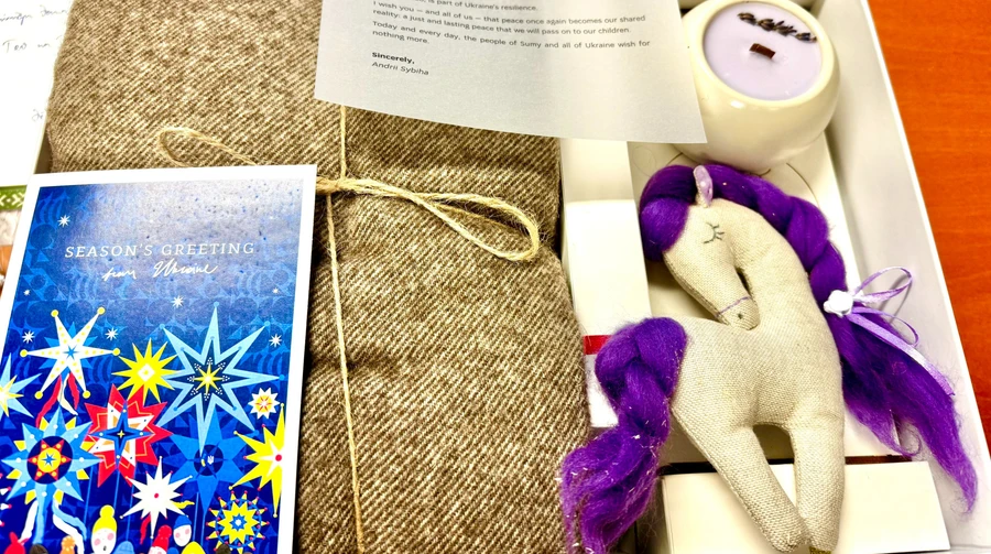 Latvian foreign minister shows Christmas gift from Ukrainian counterpart made near frontline