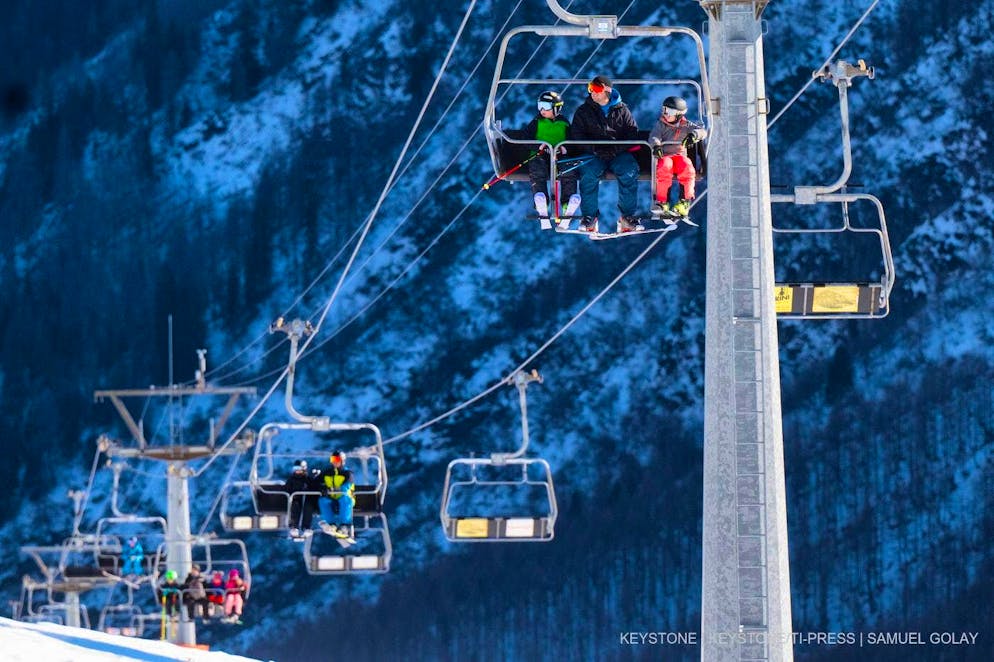 A German man fell off a chairlift in Montenegro in front of his wife. (symbolic image)