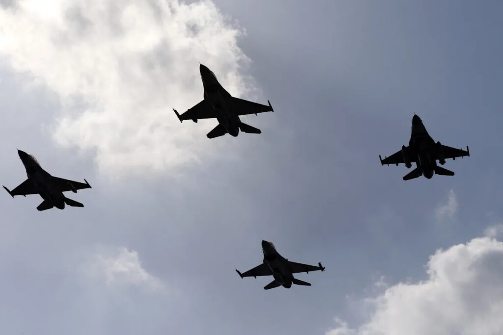Jordan strikes drug, arms smugglers in Syria border region: Reports Yahoo news home