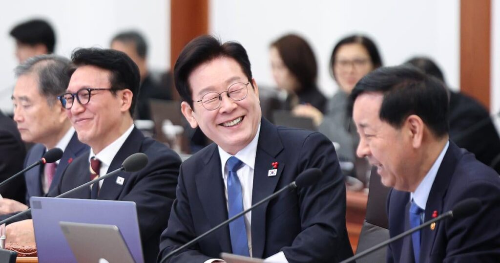 Public officials' salaries to rise 3.5% next year