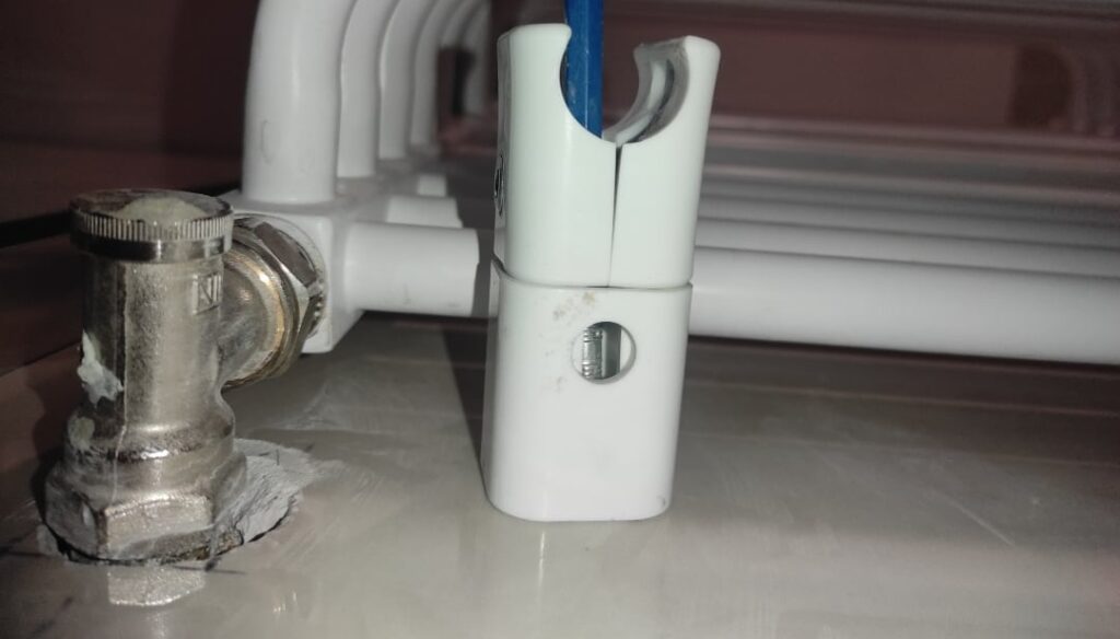 How do I fix this towel radiator?