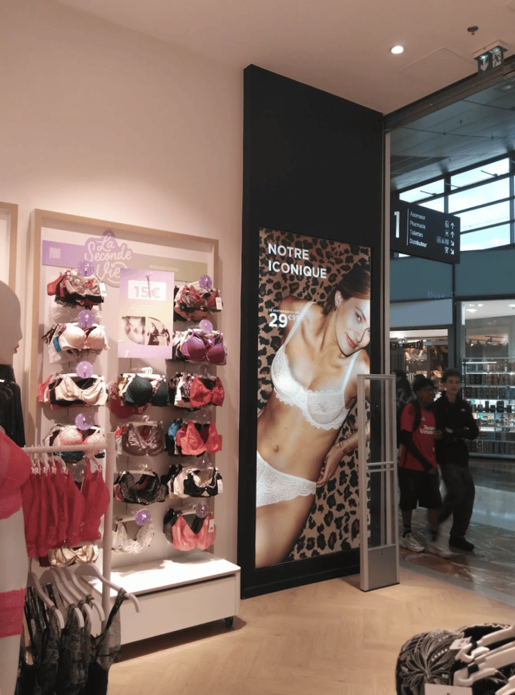 AbracadaBra distributes its second-hand bras in several RougeGorge boutiques.