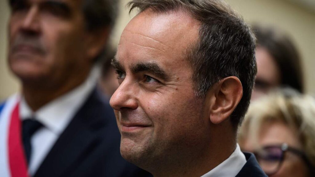 France's Prime Minister Sebastien Lecornu visits the departmental health center in Macon, central eastern France, on September 13, 2025.