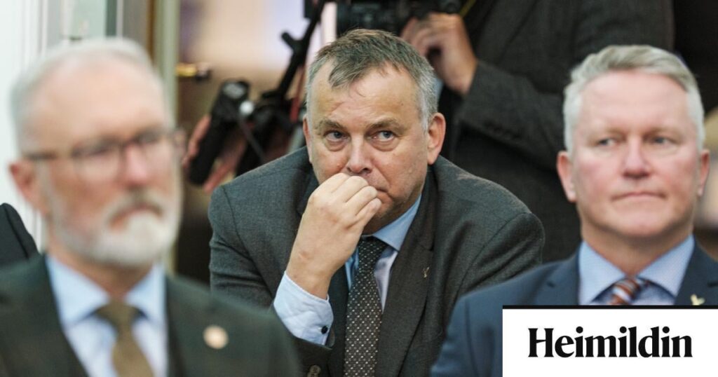 Four out of ten tenth graders “far behind” in reading comprehension Four out of ten tenth graders "far behind" in reading comprehension