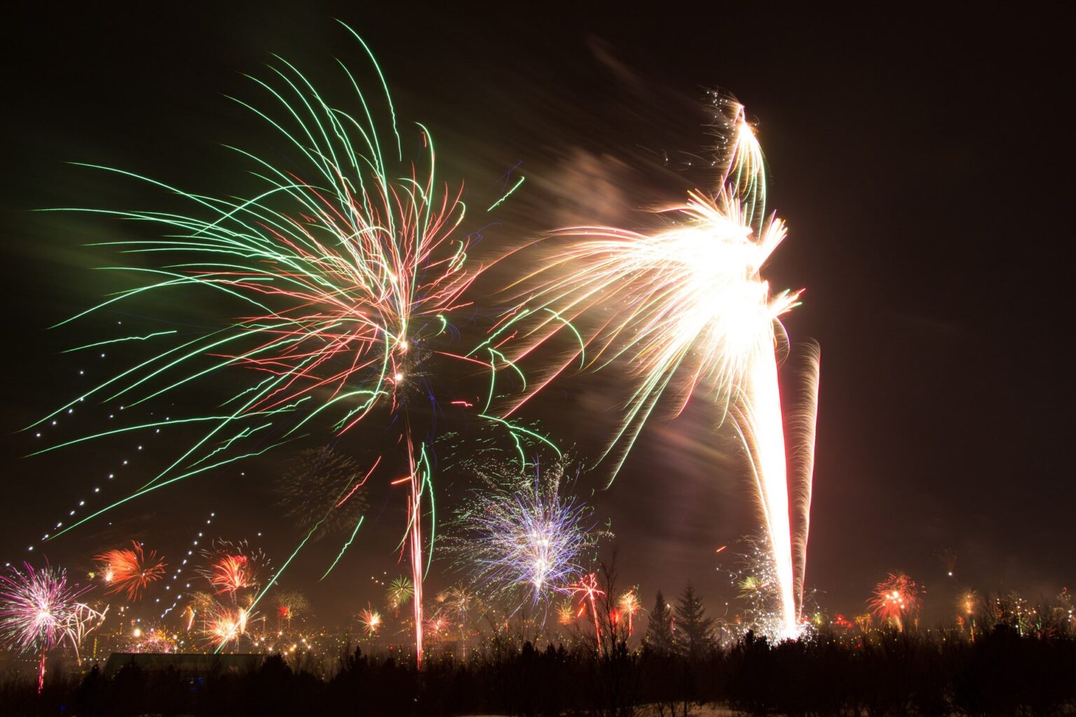 Varied Weather Conditions on New Year's Eve Across Iceland