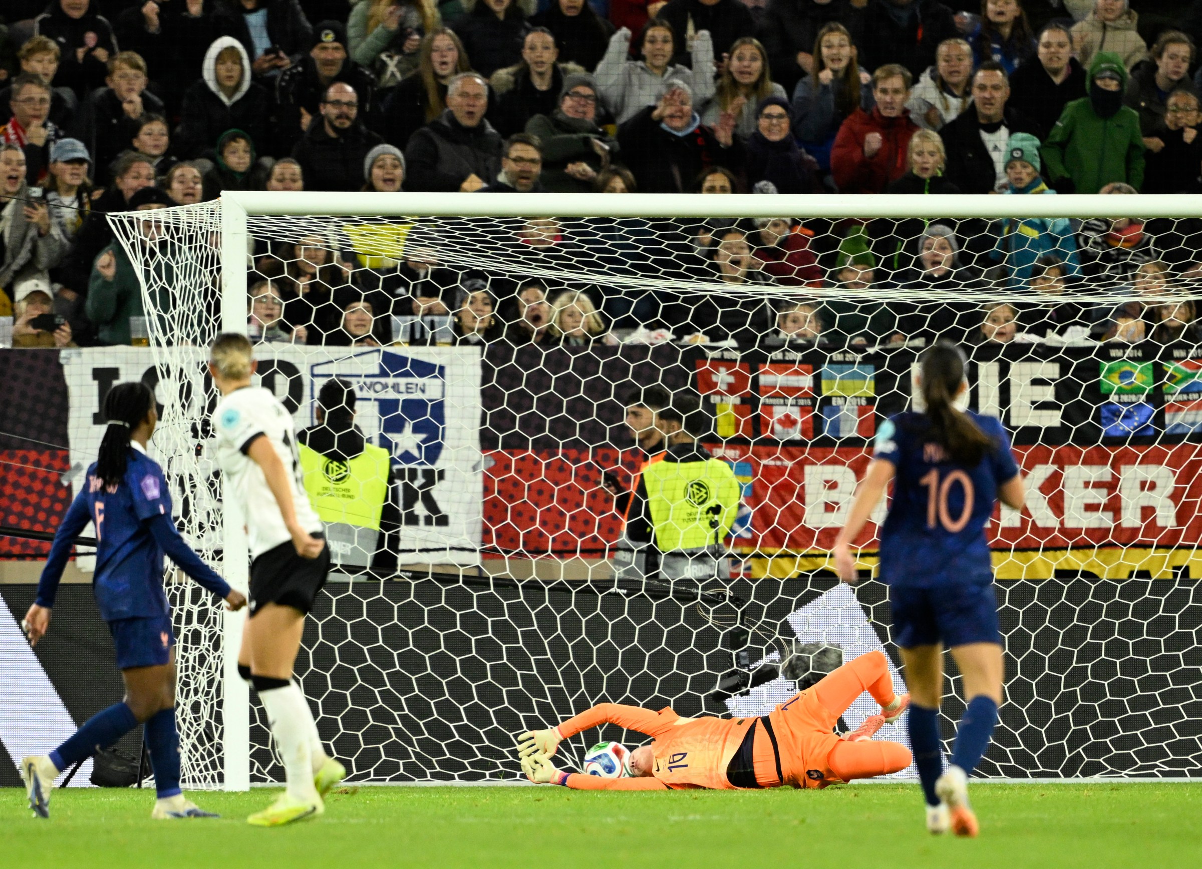 Germany’s midfielder #19 Klara Buehl (2nd L) scores the 1-0 during the UEFA Women’s Nations League semi-final football match between Germany and France in Duesseldorf, western Germany on October 24, 2025. (Photo by INA FASSBENDER / AFP) (Photo by INA FASSBENDER/AFP via Getty Images)