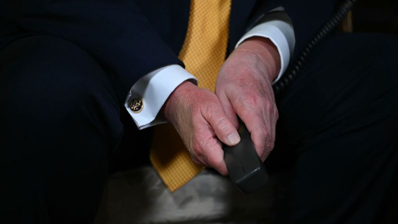 Bruising on Trump’s left hand sparks renewed questions about his health Bruising on Trump’s left hand sparks renewed questions about his health