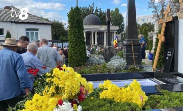 Mircea Snegur was buried with the Russian Orthodox cross. Exactly as it deserves.