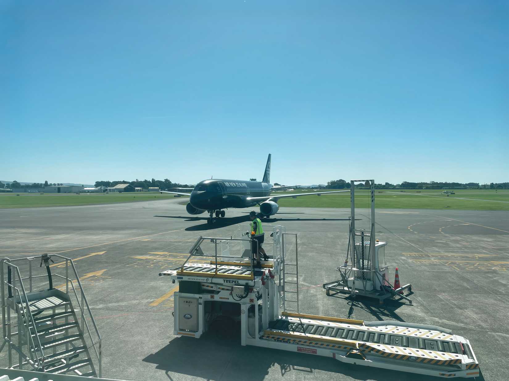 Hamilton Airport HLZ Air NZ A320  ZK-OAB 3