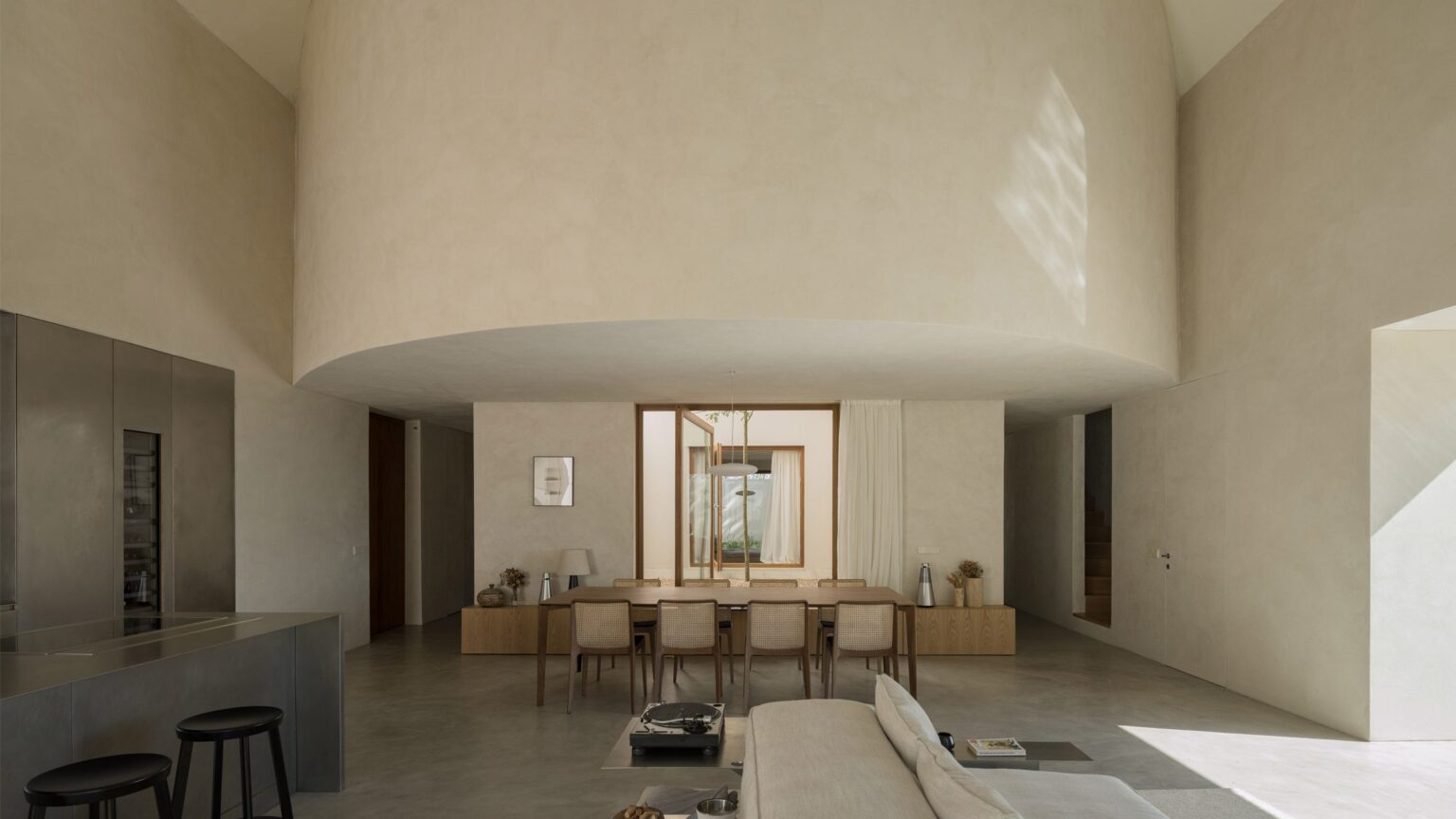 Atelier Matteo Arnone completes symmetrical home for two DJs in Portugal