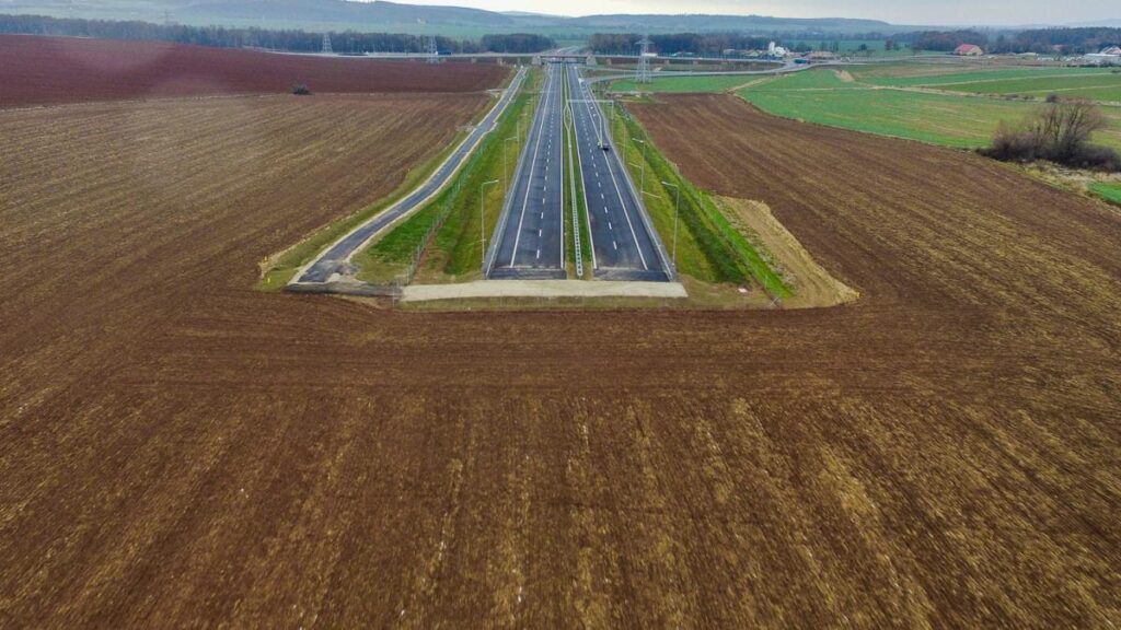 Polish-Czech border: S3 vs. D11