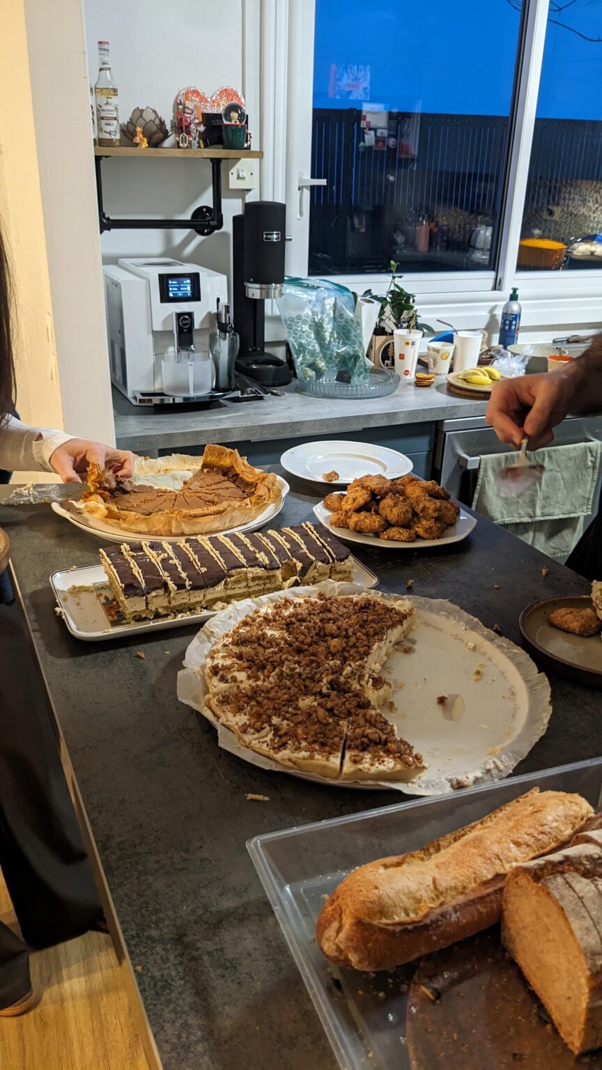 We are a french family and we made a belgian dinner for Christmas. For dessert, I made a sugar tart, a Brazilian tart, and a Javanais.