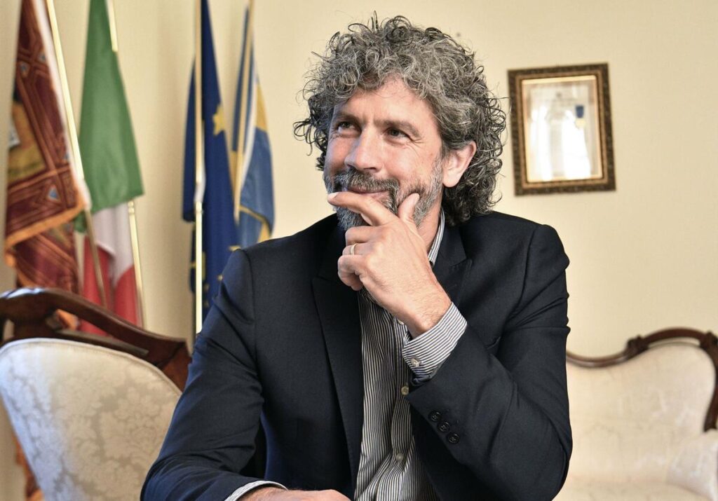 Former Italy midfielder Damiano Tommasi embracing role of Verona mayor Former Italy midfielder Damiano Tommasi embracing role of Verona mayor