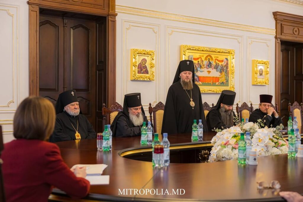 Sava Volkov, Archbishop of Tiraspol and a pillar of Transnistrian separatism, at the table with Maia Sandu