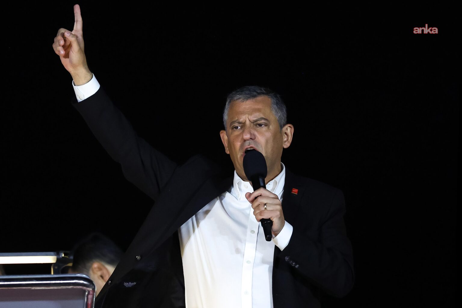 Özgür Özel: "He who brings back the lieutenants he dismissed from the army and does not wear their ranks is dishonorable and dishonorable. I swear we will do this!"