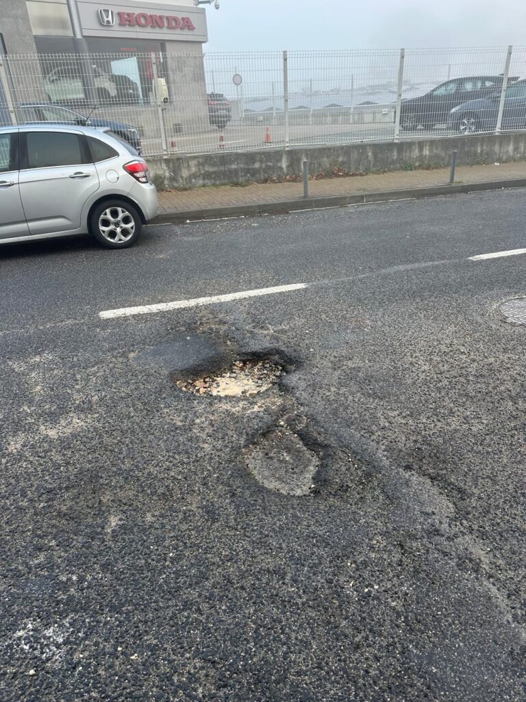 Hole on public road Alfragide Hole on public road Alfragide