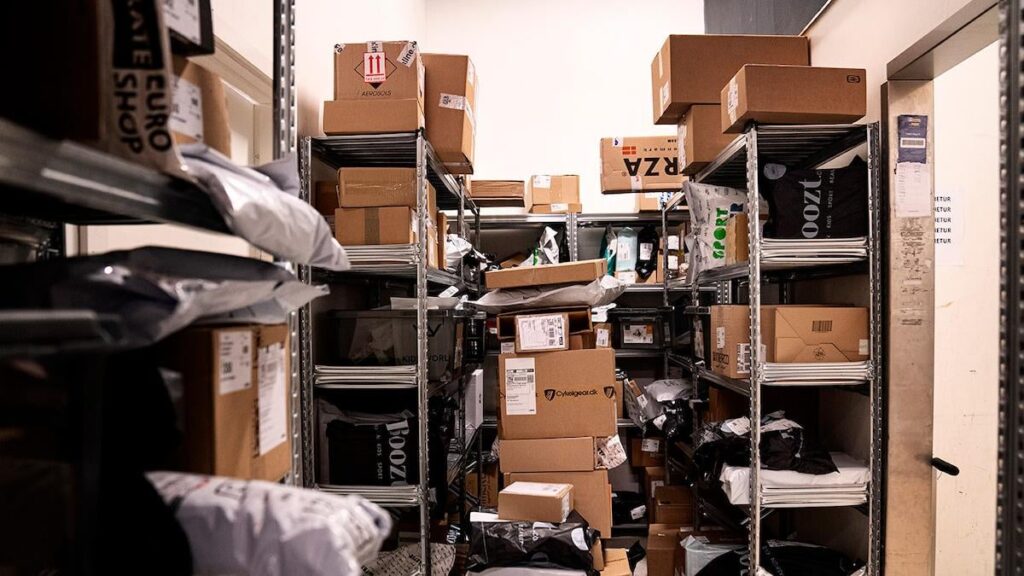 Your Christmas presents may well be part of what we turn a blind eye to [om de stigende dele af vores forbrug som ikke indgår i Danmarks klimaregnskab ]