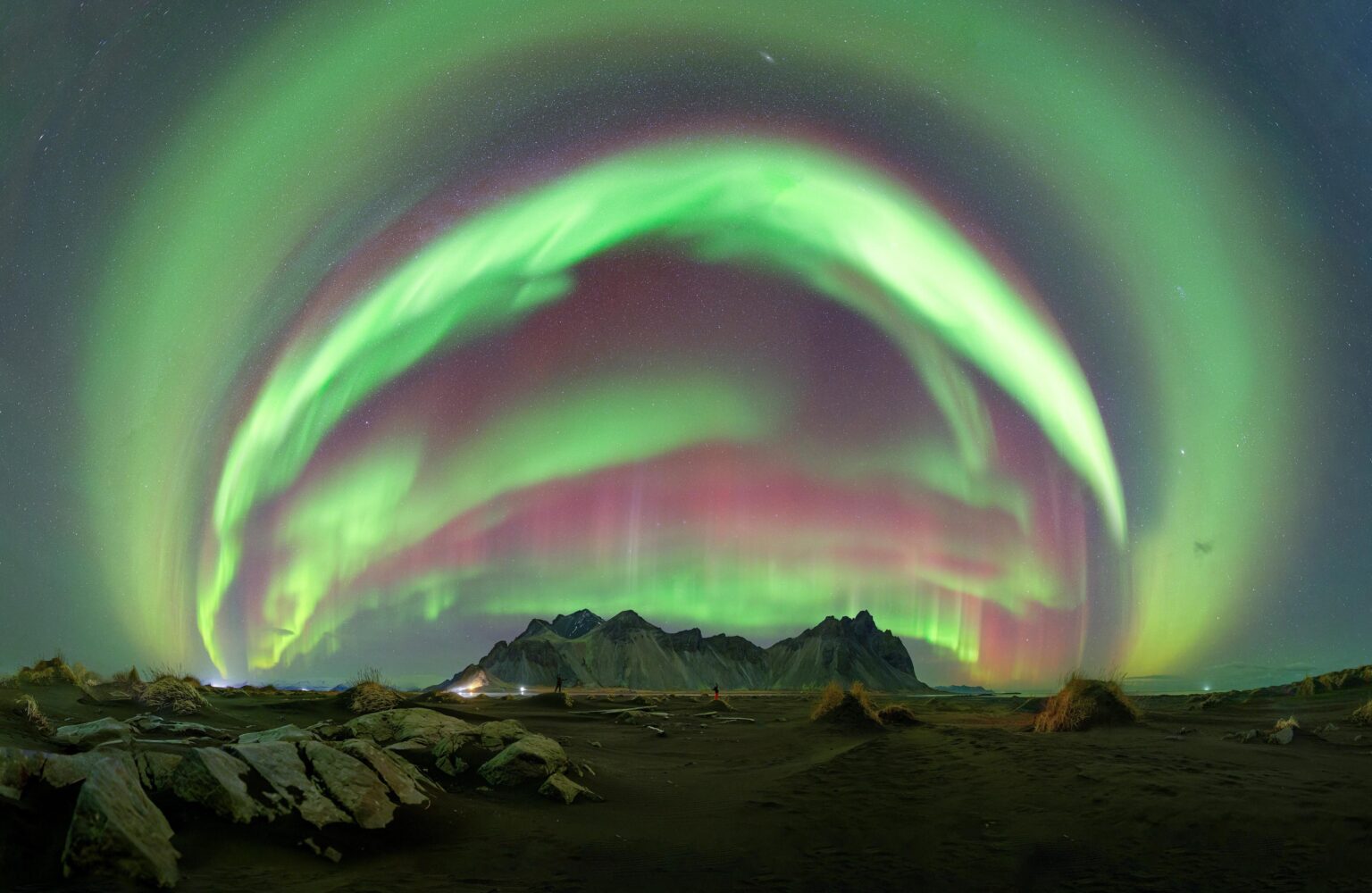 I captured a massive aurora eruption above Vestrahorn