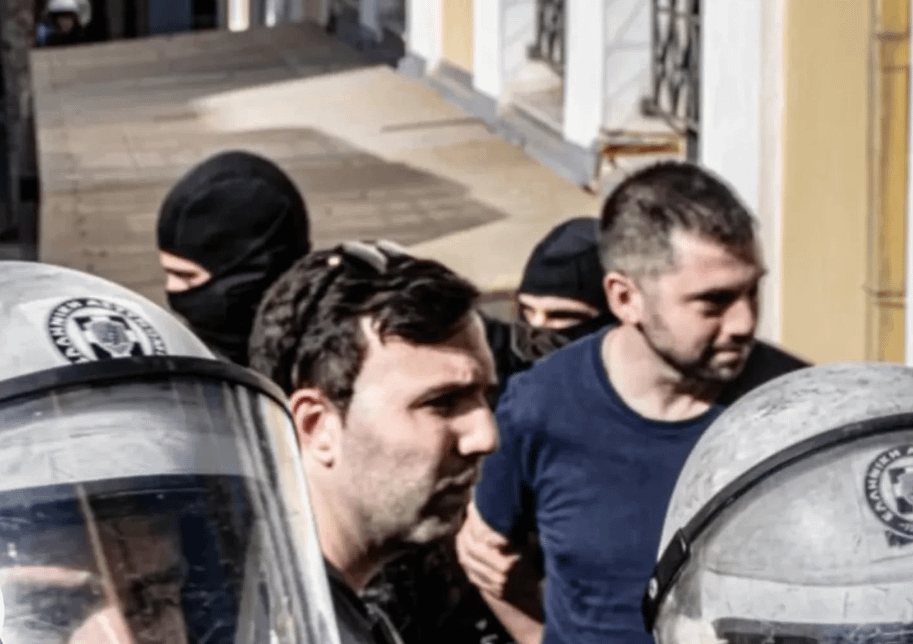 University experts in favor of Romanos - Nikos Romanos is already completing a year of pre-trial detention, with the only "evidence" found - the part of his fingerprint, allegedly found in a plastic bag, in an apartment damaged by an explosion The Press Project