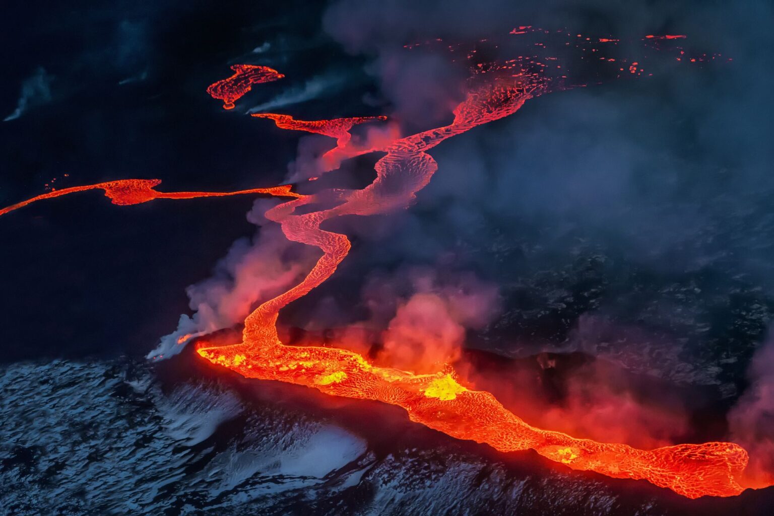 Scientific Discovery: Microbes Manage to Colonize Volcanic Lava Just Hours After Cooling in Iceland