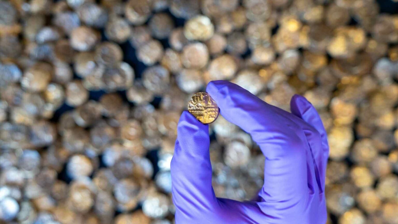 A metal detectorist accidentally discovers a hoard of 933 gold coins, the largest ever found in the United Kingdom