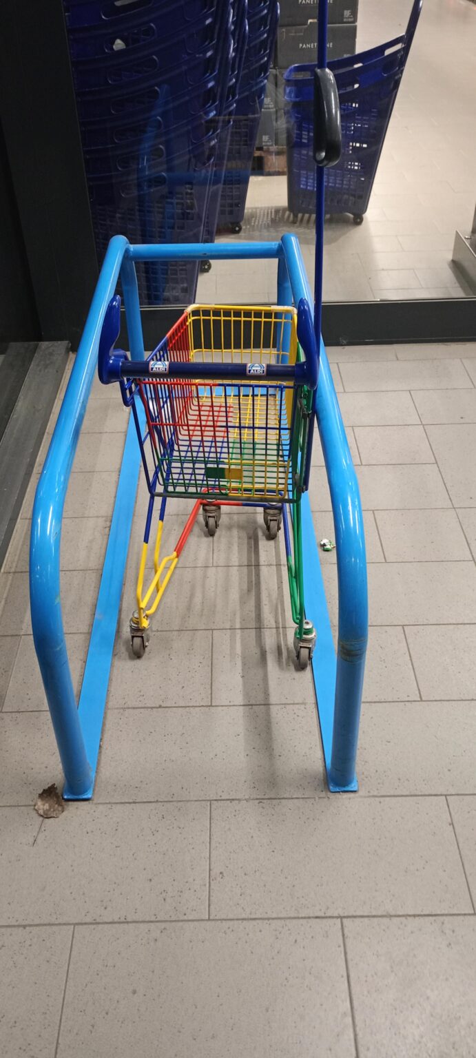 Separate trolley storage for lefties. I feel taken care of.